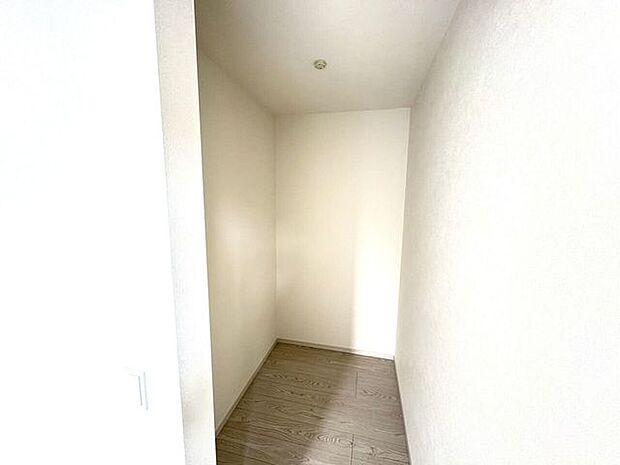 季節物の収納に便利なウォークインクローゼット完備です!