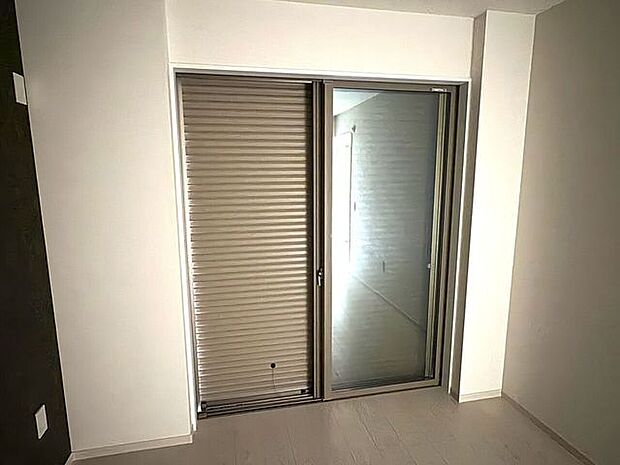 シャッター雨戸 長期の旅行や台風などの災害に役立ちます!