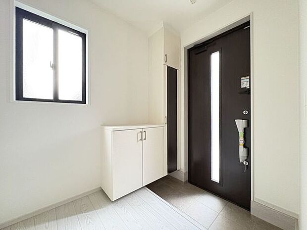シューズボックス付の玄関♪玄関がスッキリとお使いいただけます♪