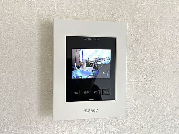 モニター付きインターホン　訪問者の顔が確認できるのでお子様の留守番も安心ですね♪