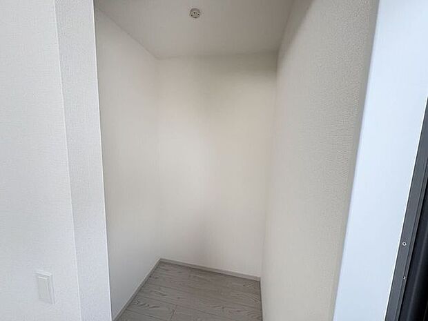 季節物の収納に便利なウォークインクローゼット完備！