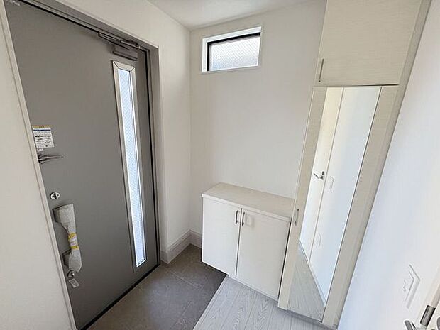 シューズボックス付の玄関♪玄関がスッキリとお使いいただけます♪