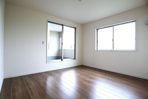 洋室　同仕様2面採光のお部屋は明るく風通しの良いお部屋です♪