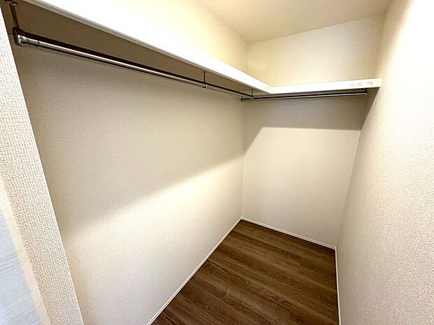 収納に便利なウォークインクローゼット完備!