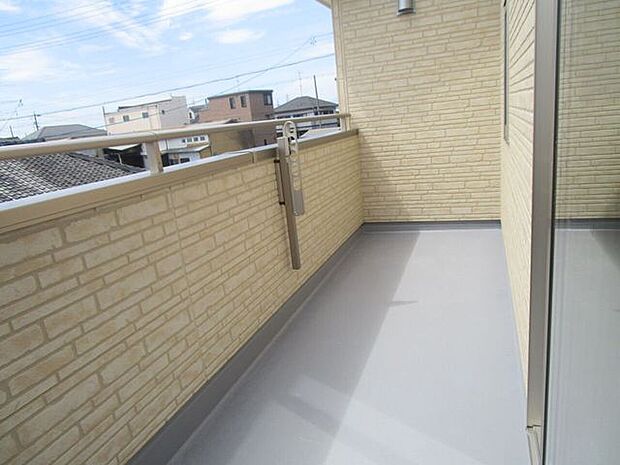 バルコニー　同仕様　南向きバルコニー！日当たり良好です！