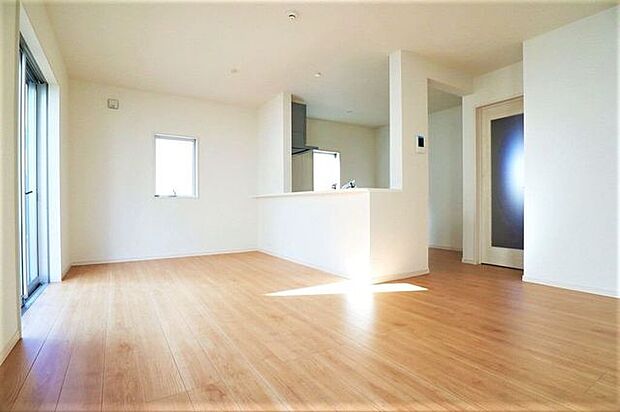 リビング 同仕様 明るく開放的なリビング広々♪一家団欒の時間が増えそうです♪