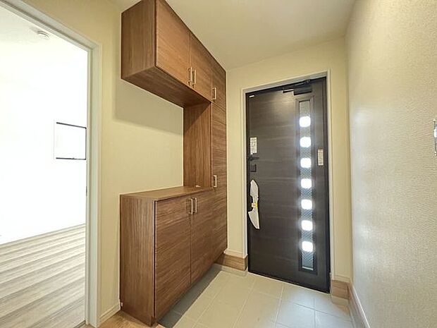 玄関 同仕様 シューズボックス付きの玄関♪玄関がスッキリとお使いいただけます♪