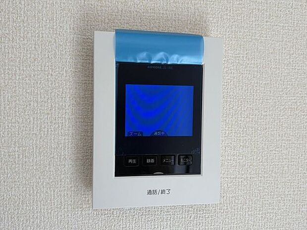 モニター付きインターホン 訪問者の顔が確認できるのでお子様の留守番も安心ですね♪