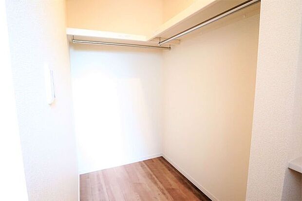 ウォークインクローゼット　同仕様　季節物の収納に便利なウォークインクローゼット！