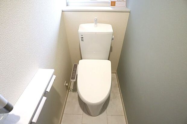 トイレ　同仕様　温水洗浄便座♪寒い季節も快適です♪