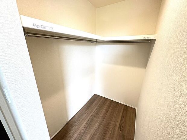 季節物の収納に便利なウォークインクローゼット完備♪