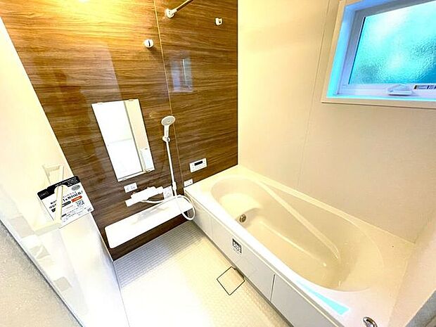 浴室　同仕様ゆったりくつろげるバスルーム♪小窓付きで換気もバッチリです♪