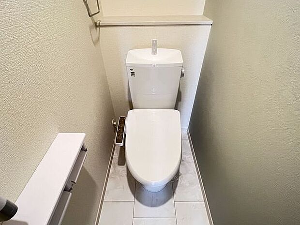 トイレ　同仕様温水洗浄便座♪寒い季節も快適です♪