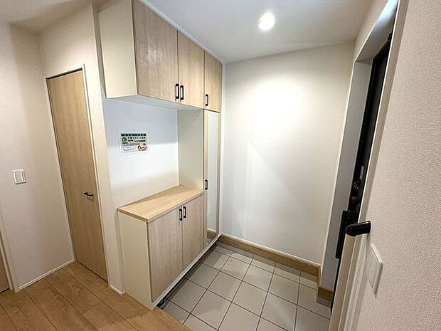 シューズボックス付の玄関♪玄関がスッキリとお使いいただけます♪