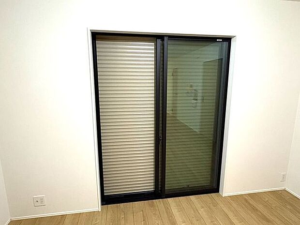 シャッター雨戸　長期の旅行や台風などの災害に役立つシャッター雨戸♪