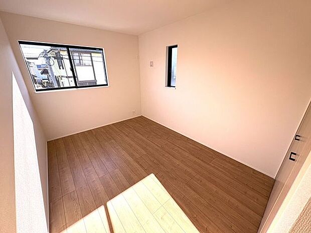 2面採光のお部屋は明るく風通しの良いお部屋です♪