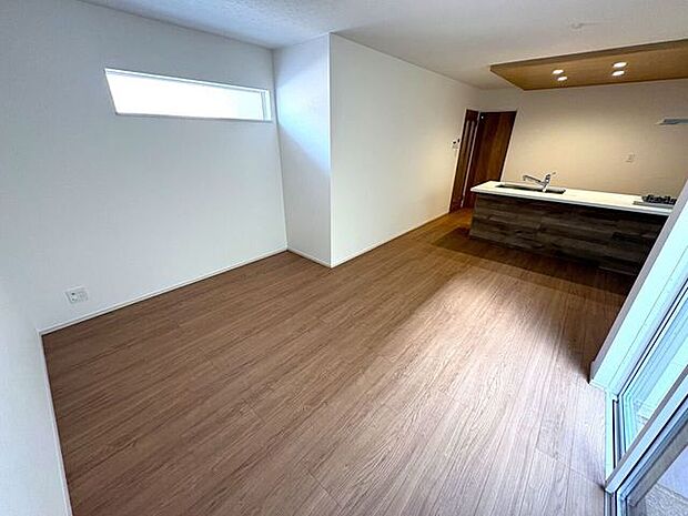 明るく開放的な広々リビング♪一家団欒の時間が増えそうです♪