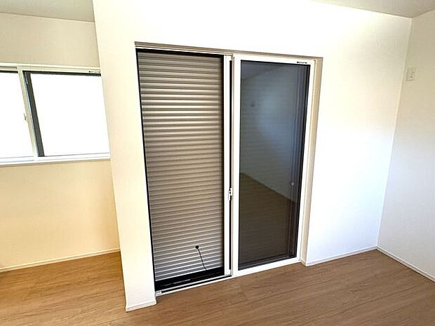 シャッター雨戸　長期の旅行や台風などの災害に役立ちます！