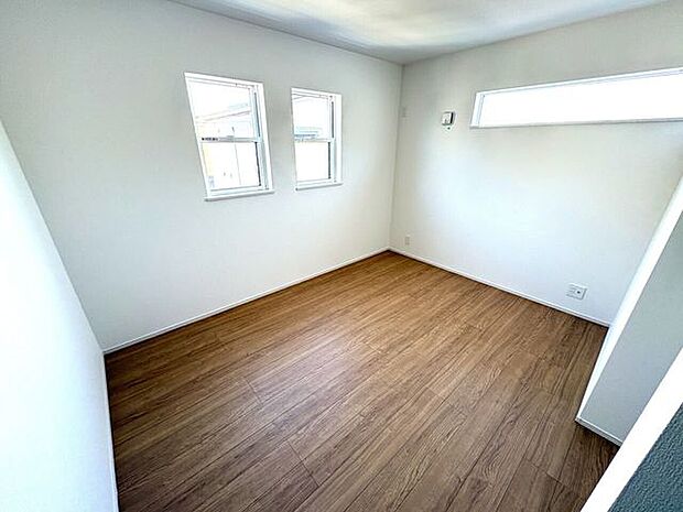 2面採光のお部屋は明るく風通しの良いお部屋です♪