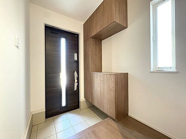 シューズボックス付きの玄関♪玄関がスッキリとお使いいただけます♪