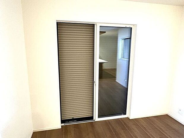 シャッター雨戸　長期の旅行や台風などの災害に役立ちます！