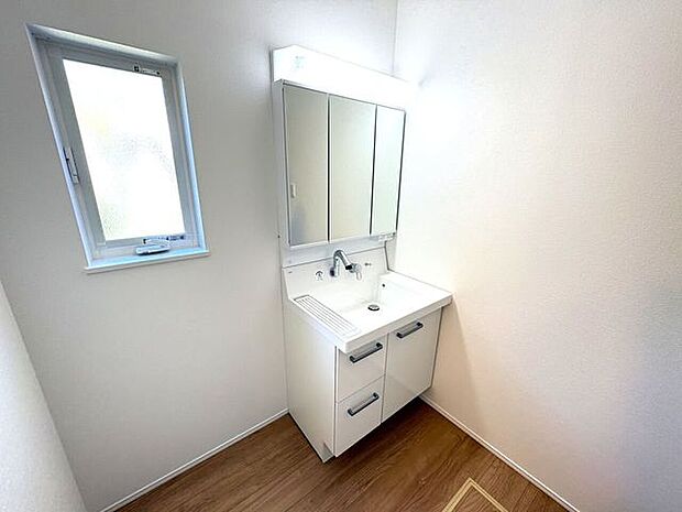 シャワー付き洗面化粧台♪朝の身支度も楽々♪