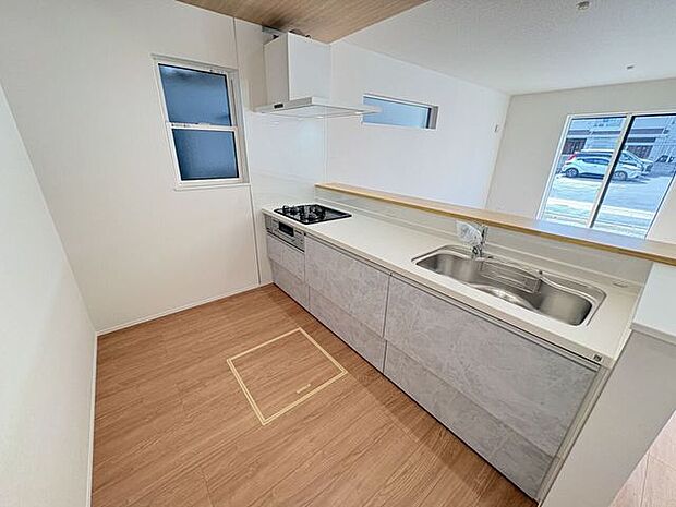 使い勝手の良いカウンターシステムキッチン♪家族の様子を見守りながら家事ができます♪