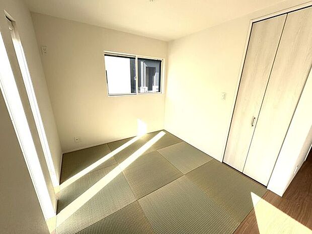 リビングに併設するタタミコーナー！