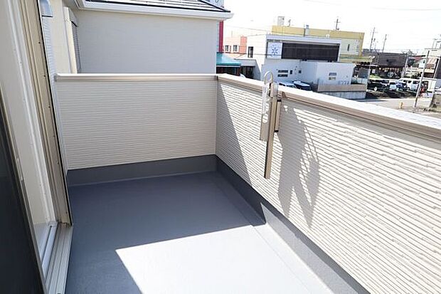 バルコニー　同仕様　南向きバルコニー！日当たり良好です！