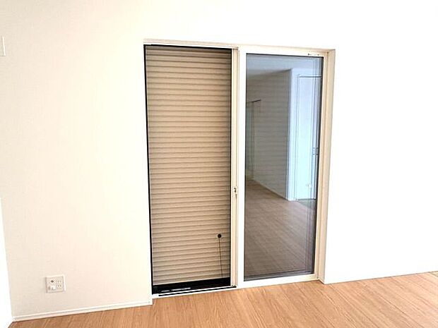 シャッター雨戸 同仕様 長期の旅行や台風などの災害に役立つシャッター雨戸♪