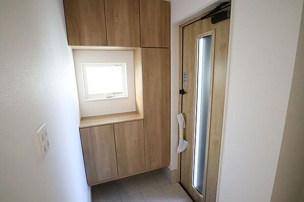 玄関 同仕様 シューズボックス付きの玄関♪玄関がスッキリとお使いいただけます♪