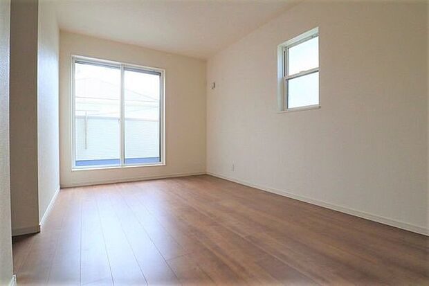 洋室 同仕様 2面採光で明るく風通しの良いお部屋です!