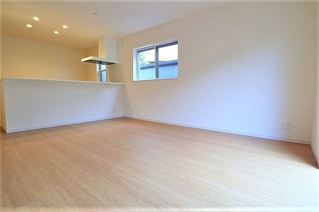 リビング 同仕様 明るく開放的なリビング広々♪一家団欒の時間が増えそうです♪