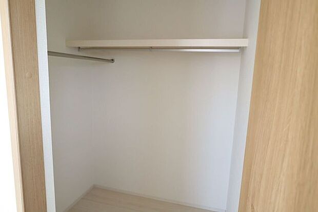 ファミリークローゼット　同仕様　収納に便利なファミリークローゼット完備！