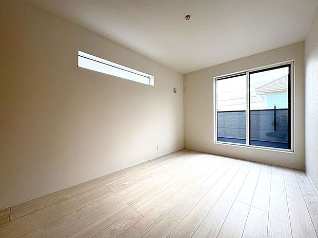 2面採光のお部屋は明るく風通しの良いお部屋です♪