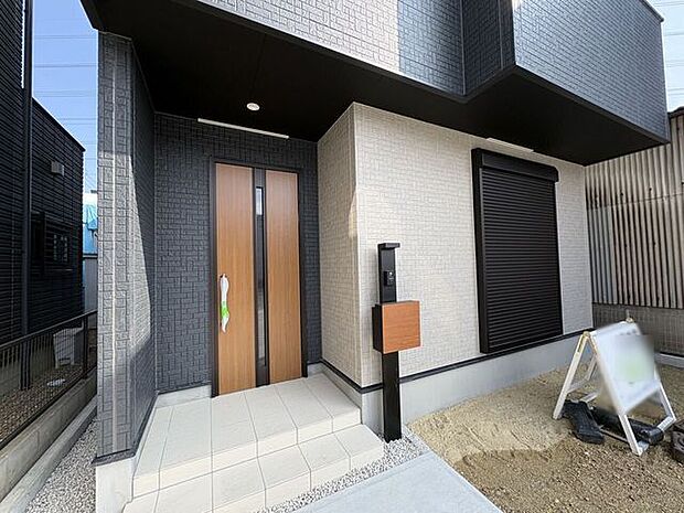 スマホアプリで施解錠可能なタグキー搭載の玄関扉！