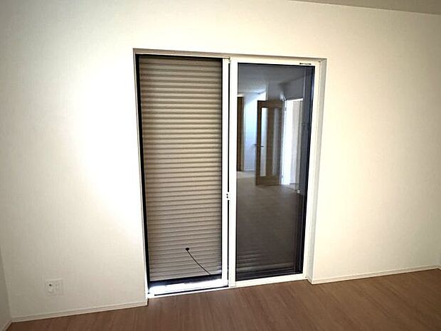 シャッター雨戸　長期の旅行や台風などの災害に役立つシャッター雨戸♪