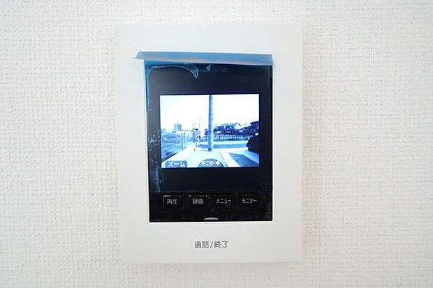 モニター付きインターホン　同仕様　訪問者の顔が確認できるのでお子様の留守番も安心ですね♪