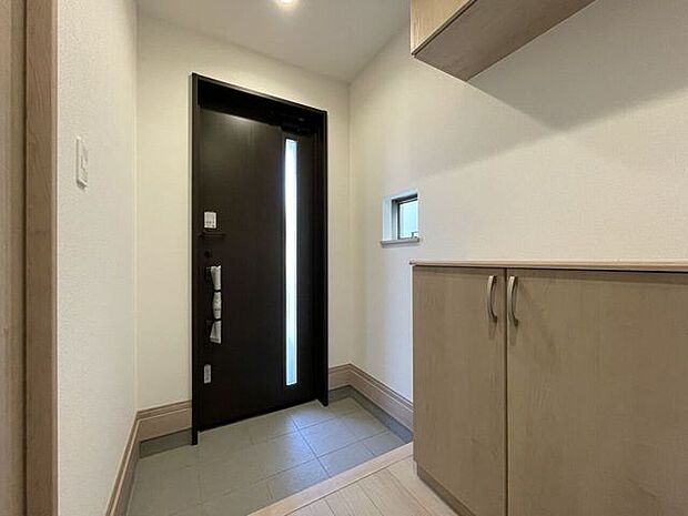 玄関　同仕様シューズボックス付きの玄関♪玄関がスッキリとお使いいただけます♪