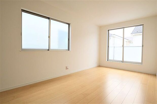 洋室　同仕様2面採光のお部屋は明るく風通しの良いお部屋です♪