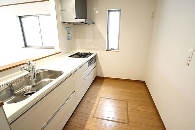 キッチン　同仕様使い勝手の良いカウンターシステムキッチン♪家族の様子を見守りながら家事ができます♪