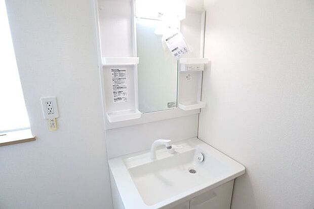 洗面所　同仕様　シャワー付き洗面化粧台♪朝の身支度も楽々♪