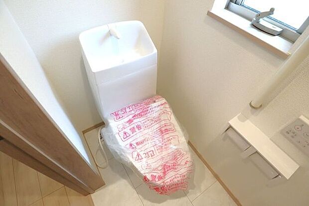 トイレ　同仕様　温水洗浄便座♪寒い季節も快適です♪