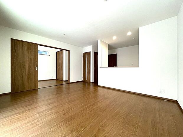 リビング　明るく開放的な広々リビング♪一家団欒の時間が増えそうです♪