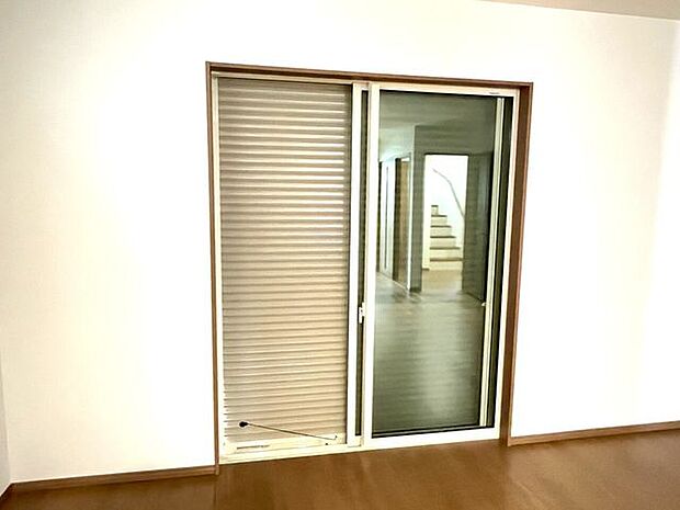 シャッター雨戸　長期の旅行や台風などの災害に役立つシャッター雨戸♪