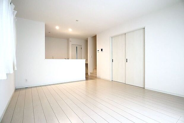 リビング 同仕様明るく開放的な広々リビング♪一家団欒の時間が増えそうです♪