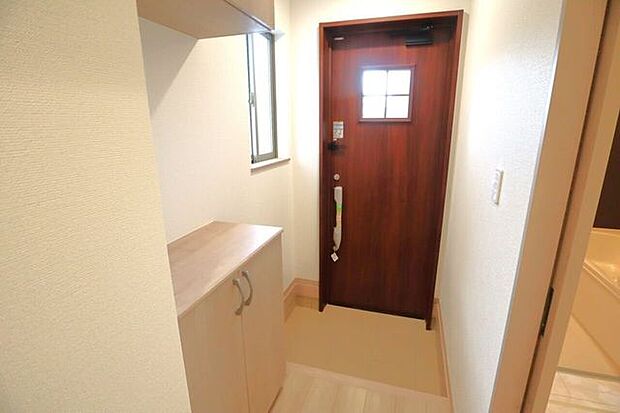 玄関 同仕様シューズボックス付きの玄関♪玄関がスッキリとお使いいただけます♪