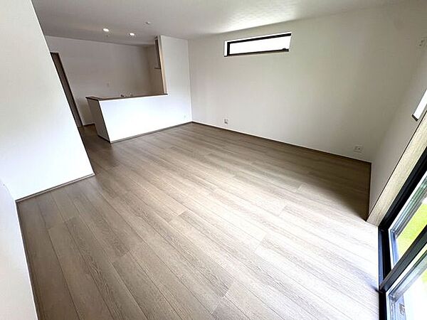 明るく開放的なリビング広々♪一家団欒の時間が増えそうです♪