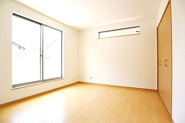 洋室 同仕様 2面採光で明るく風通しの良いお部屋です!