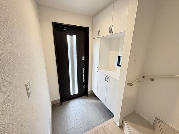 シューズボックス付の玄関♪玄関がスッキリとお使いいただけます♪